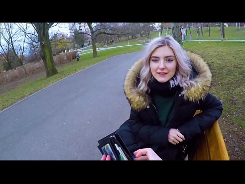 ❤️ Gleypir heitt ásamt ókunnugra fyrir peninga - blástur í garðinum eftir Evu Elfie Fokking á klám is.porn-93.ru ❌